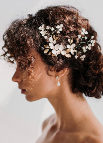 Ornement de cheveux mariée "Iris" avec fleurs et perles