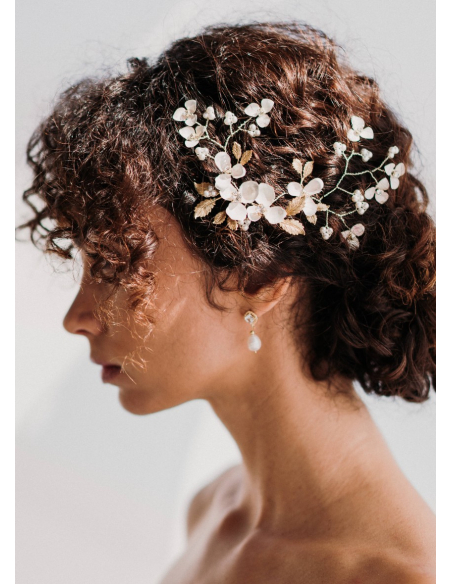 Ornement de cheveux mariée "Iris" avec fleurs et perles