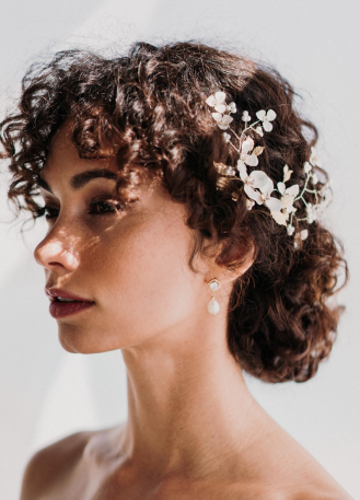 Ornement de cheveux mariée "Iris" avec fleurs et perles 2