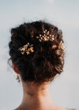Pics chignon mariée "Maelia" avec feuillages, perles et cristaux
