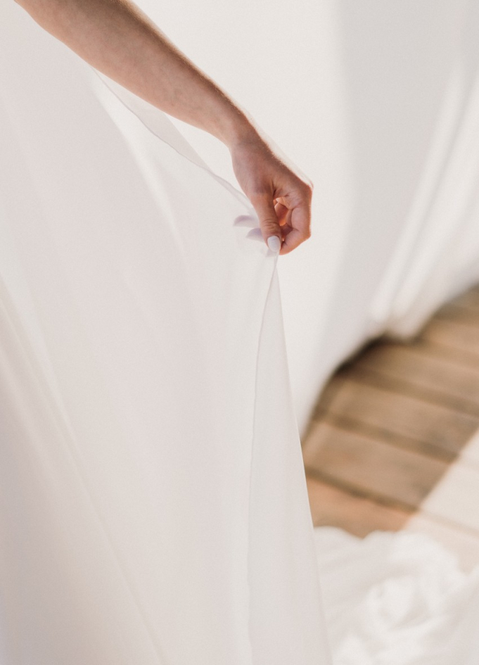 "Ariana" robe dos nu avec traine et ailes "Ariana" robe dos nu avec traine et ailes