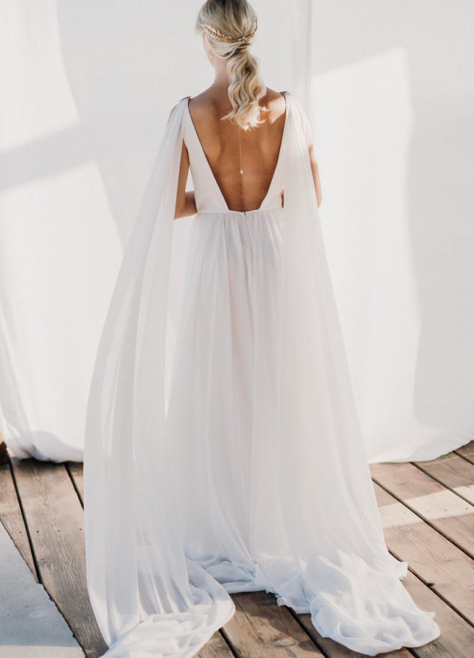 "Ariana" robe dos nu avec traine et ailes "Ariana" robe dos nu avec traine et ailes
