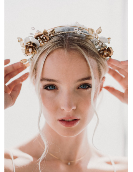 Couronne coiffure mariage "Daphné" avec fleurs et cristaux 