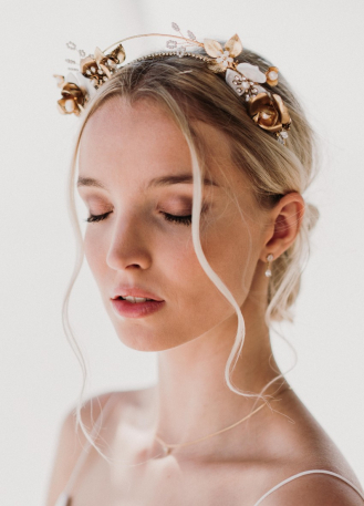 Couronne coiffure mariage "Daphné" avec fleurs et cristaux  2