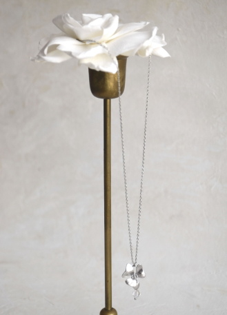 collier témoin mariage avec fleur et cristal 2