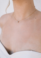 "Assia" Collier de mariée discret avec pendentif et dos en cristal 