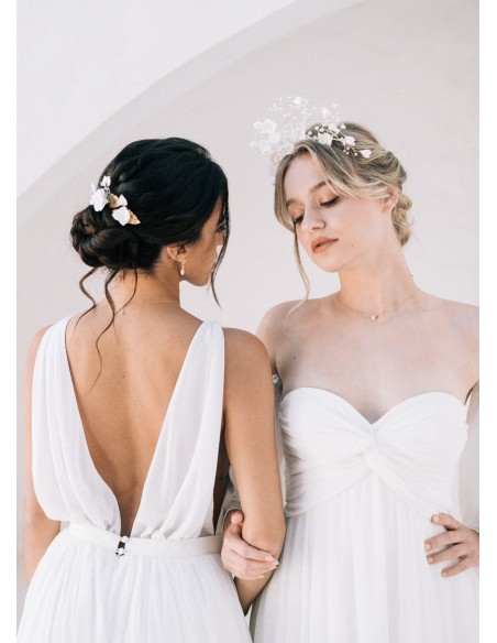 "Assia" Collier de mariée discret avec pendentif et dos en cristal