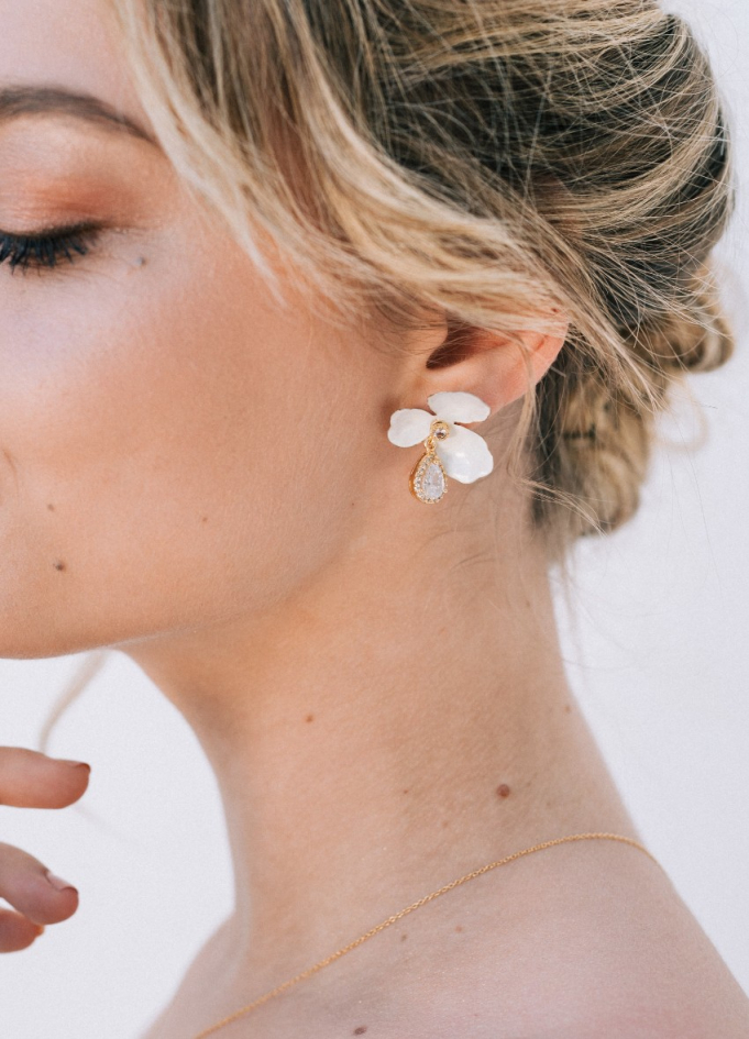 Boucles d'oreilles mariée "Soline" avec fleurs et cristaux