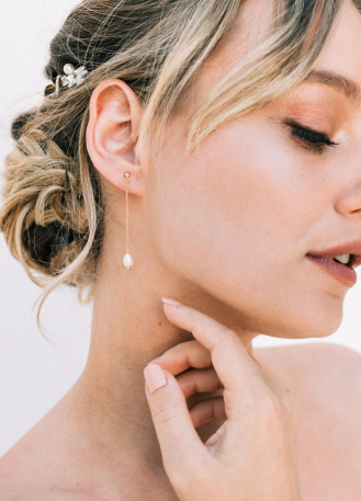 Boucles d'oreilles mariée "Sacha" pendantes avec perles d'eau douce