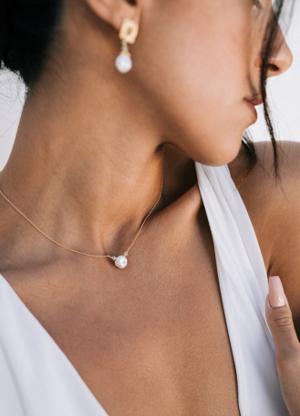 "Nora" Collier mariée discret avec pendentif perle eau douce 2