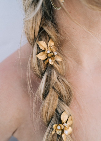 Pics chignon mariée "Giulia" avec feuillages, perles et... 2