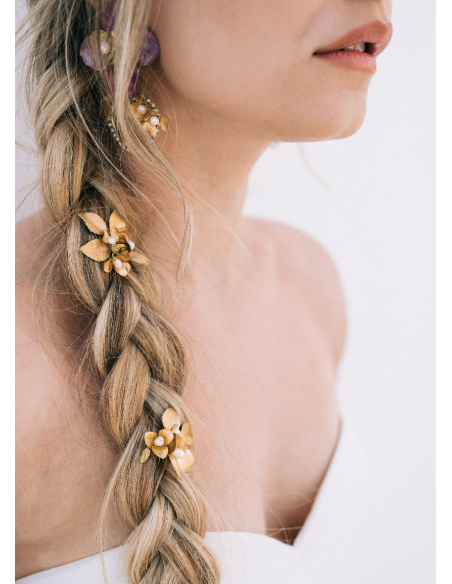 Pics chignon mariée "Giulia" avec feuillages, perles et fleurs