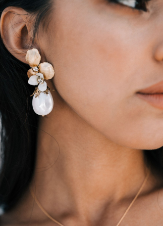 Boucles d'oreilles mariée "Louisa" avec perles et fleurs