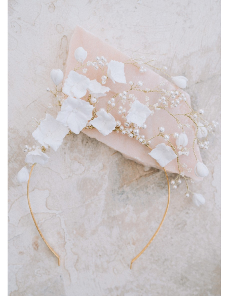Couronne coiffure mariage "Assia" avec fleurs porcelaines et perles