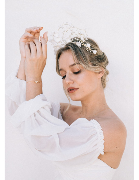 Couronne coiffure mariage "Assia" avec fleurs porcelaines et perles