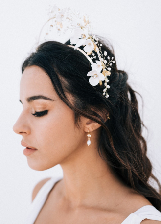 Couronne coiffure mariage "Nour" avec fleurs porcelaine... 2