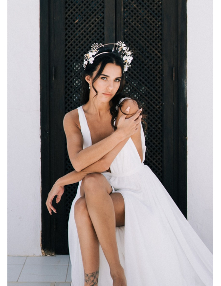 Couronne coiffure mariage "Nour" avec fleurs porcelaine et cristaux