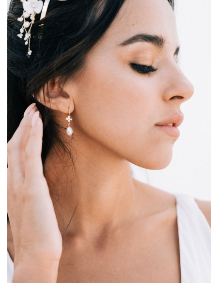 Boucles d'oreilles mariée "Nour" avec perles eau douce et fleur
