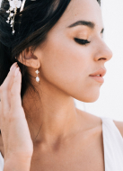 Boucles d'oreilles mariée "Nour" avec perles eau douce et fleur