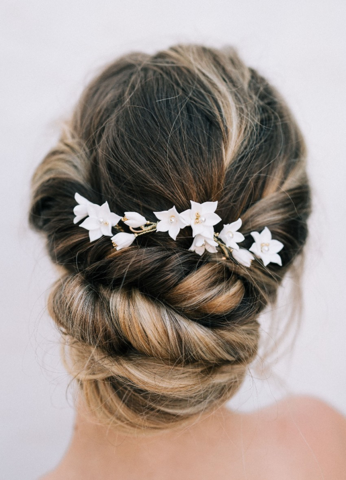 Bijou de tête mariée "Lila" avec fleurs en porcelaine et perles