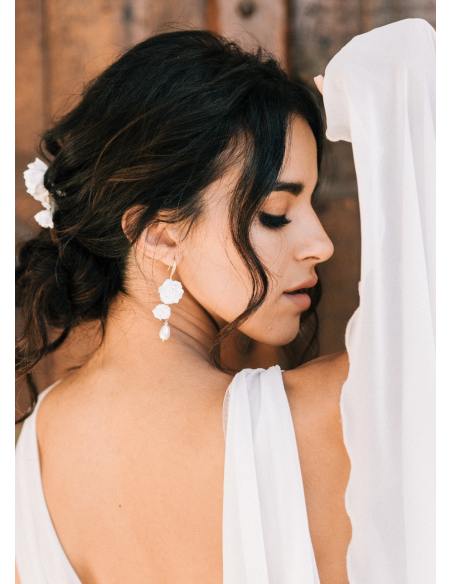 Boucles d'oreilles mariée "rosalie" avec fleurs et perles nacrée