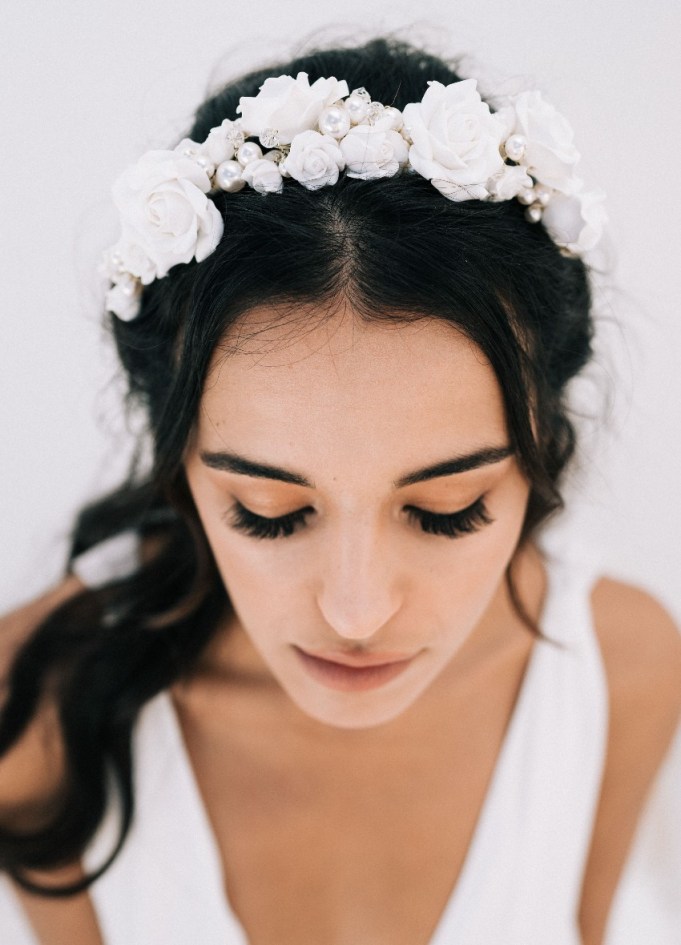 Couronne mariage moderne "Rosie" avec roses et perles