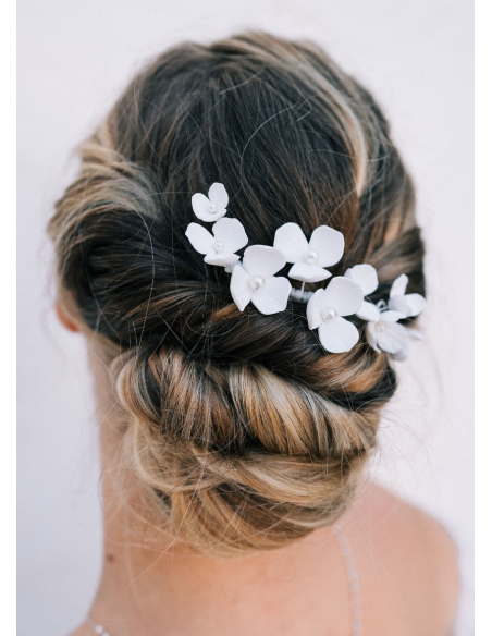 Ornement mariée "Albane" avec fleurs porcelaines et perles nacrées