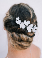 Ornement mariée "Albane" avec fleurs porcelaines et perles nacrées