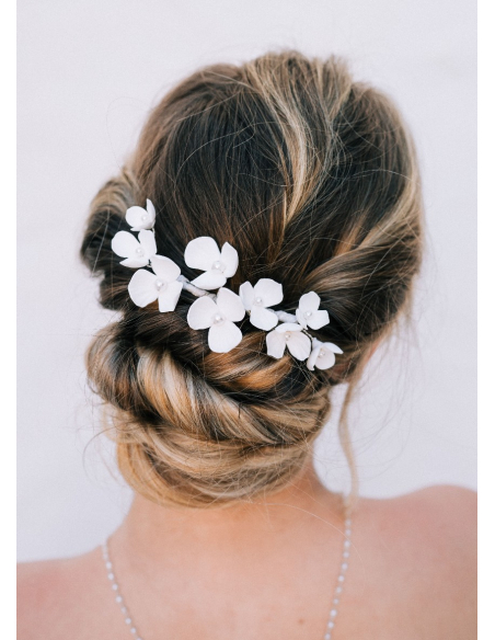 Ornement mariée "Albane" avec fleurs porcelaines et perles nacrées