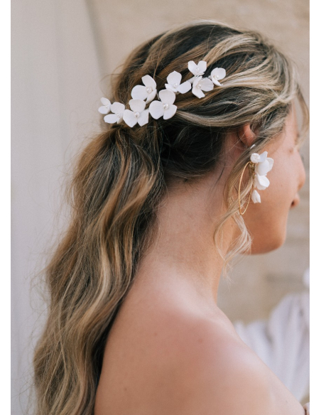 Ornement mariée "Albane" avec fleurs porcelaines et perles nacrées