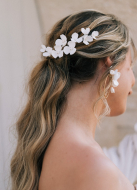 Ornement mariée "Albane" avec fleurs porcelaines et perles nacrées