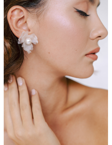 Clous d'oreilles "Chiara" avec perles et fleurs de soie