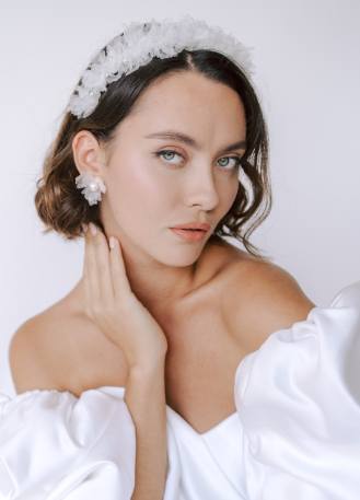 Clous d'oreilles "Chiara" avec perles et fleurs de soie 2