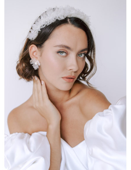 Clous d'oreilles "Chiara" avec perles et fleurs de soie