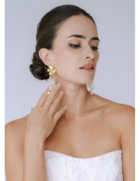 Boucles d'oreilles "Flora" avec attache fleur et perles