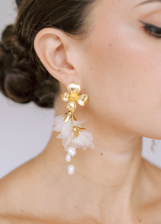 Boucles d'oreilles "Flora" avec attache fleur et perles 2