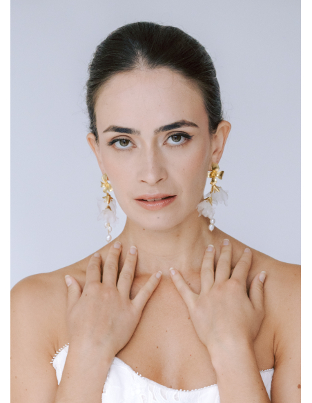 Boucles d'oreilles "Flora" avec attache fleur et perles