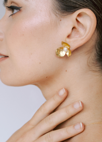 Clous d'oreilles "Gisèle" avec fleurs et perles d'eau douce 2