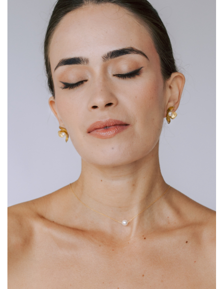 Clous d'oreilles "Gisèle" avec fleurs et perles d'eau douce