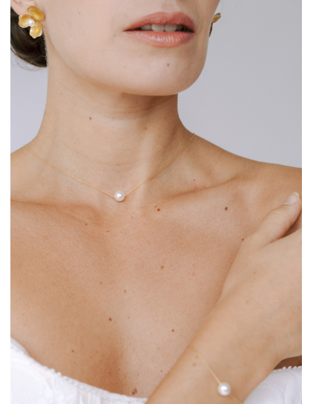 Clous d'oreilles "Gisèle" avec fleurs et perles d'eau douce