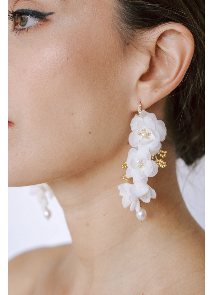 Boucles d'oreilles "Constance" avec fleurs en soie et perles
