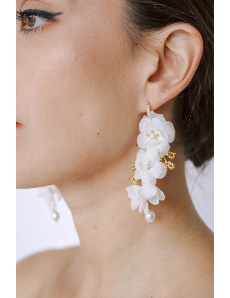 Boucles d'oreilles "Constance" avec fleurs en soie et perles