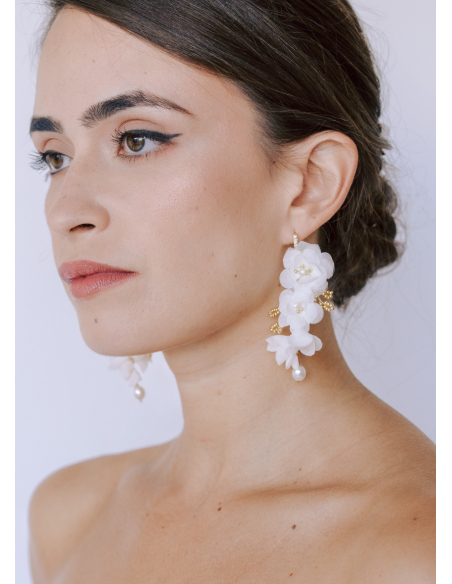 Boucles d'oreilles "Constance" avec fleurs en soie et perles