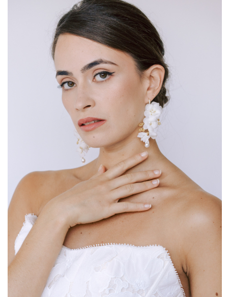 Boucles d'oreilles "Constance" avec fleurs en soie et perles