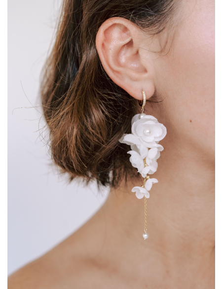Boucles d'oreilles "Sofia" avec fleurs en soie et perles nacrées