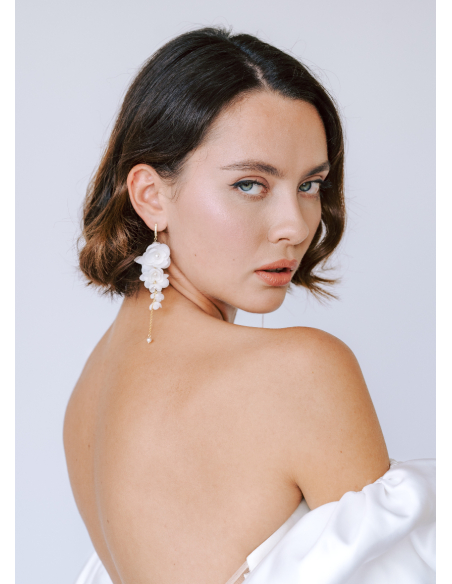 Boucles d'oreilles "Sofia" avec fleurs en soie et perles nacrées