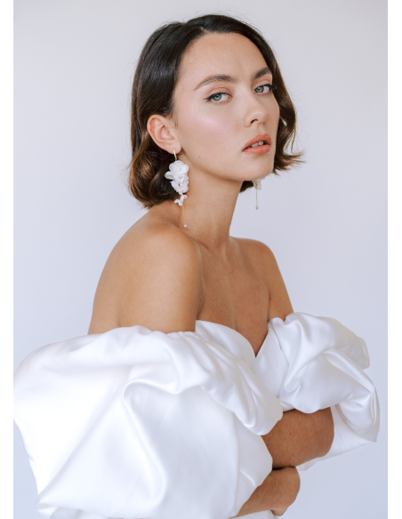 Boucles d'oreilles "Sofia" avec fleurs en soie et perles nacrées