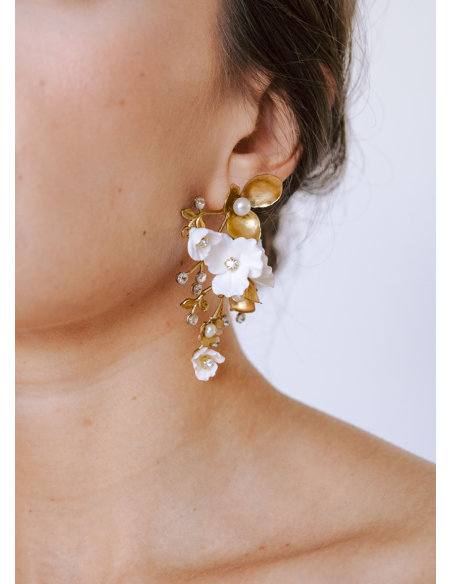 Boucles d'oreilles mariée "Lucia" avec fleurs esprit Bridgerton