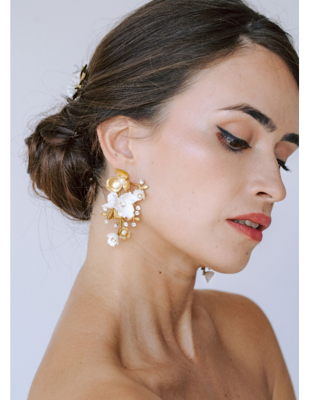 Boucles d'oreilles mariée "Lucia" avec fleurs esprit Bridgerton
