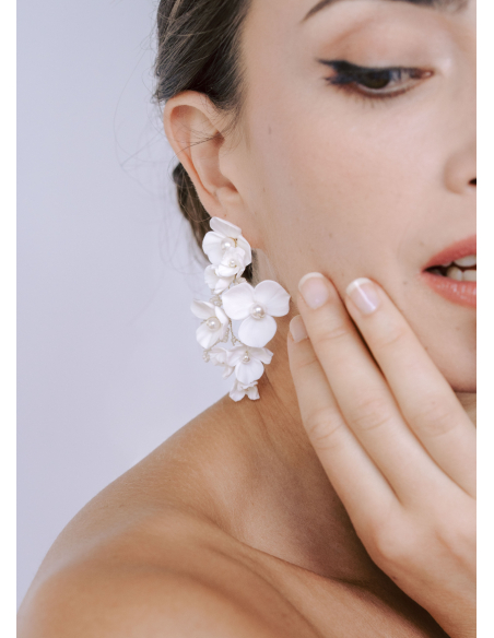 Boucles d'oreilles mariée "Ana" avec fleurs esprit Bridgerton